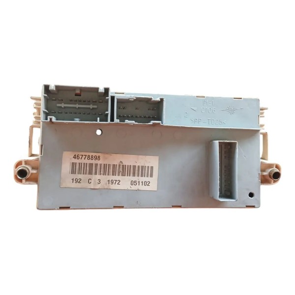 Caixa De Fusiveis Fiat Stilo 1.8 16v 2003 2010