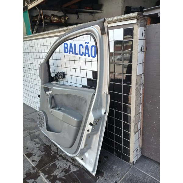 Porta Dianteira Direita Palio Attractive 2012 2015 Usado Dianteira Direito Prateado