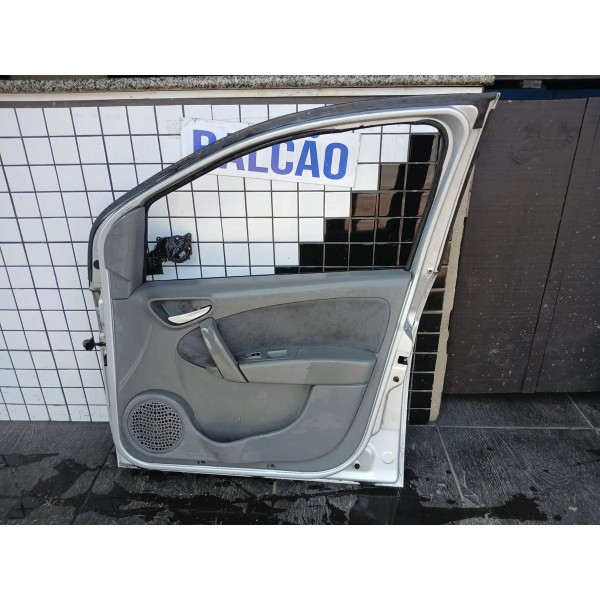 Porta Dianteira Direita Palio Attractive 2012 2015 Usado Dianteira Direito Prateado
