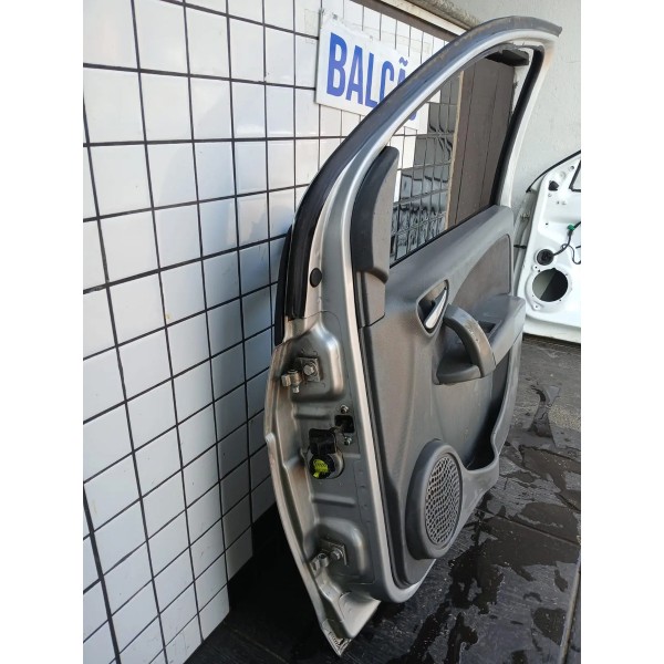 Porta Dianteira Direita Palio Attractive 2012 2015 Usado Dianteira Direito Prateado
