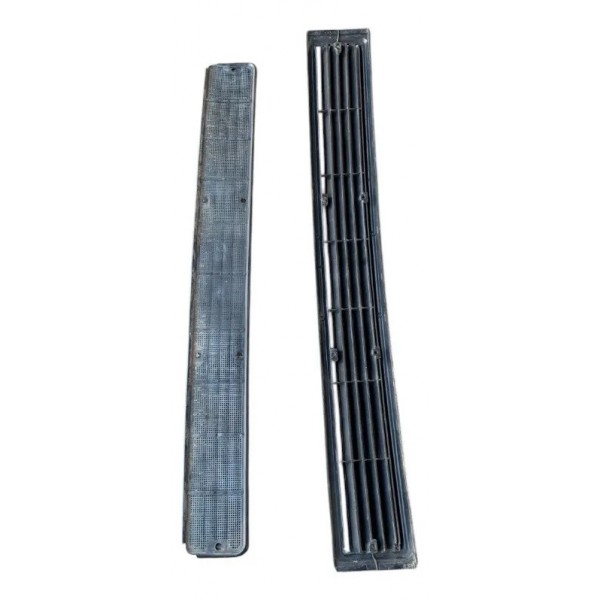 Moldura Grade Frontal Radiador Kombi Usado Preto